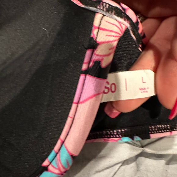 Busty and beautiful beach swimsuit size women’s large - Picture 3 of 4